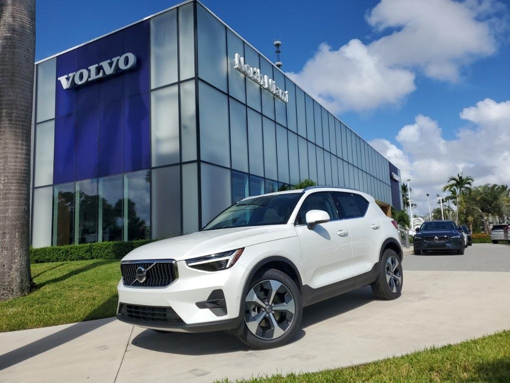 new 2025 Volvo XC40 car