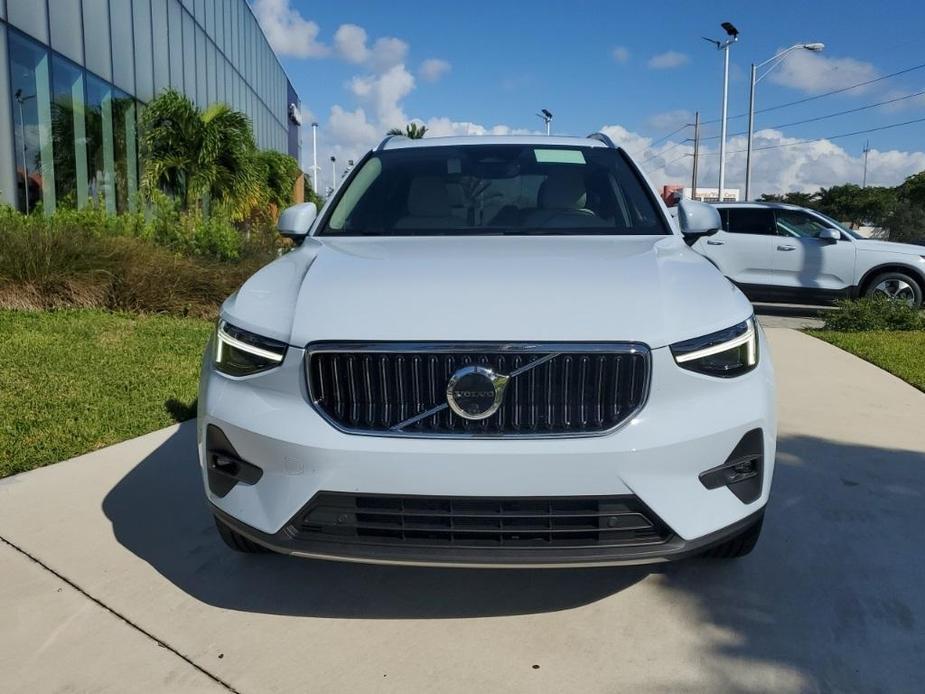 new 2025 Volvo XC40 car