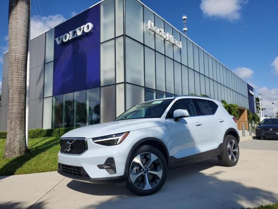 new 2025 Volvo XC40 car