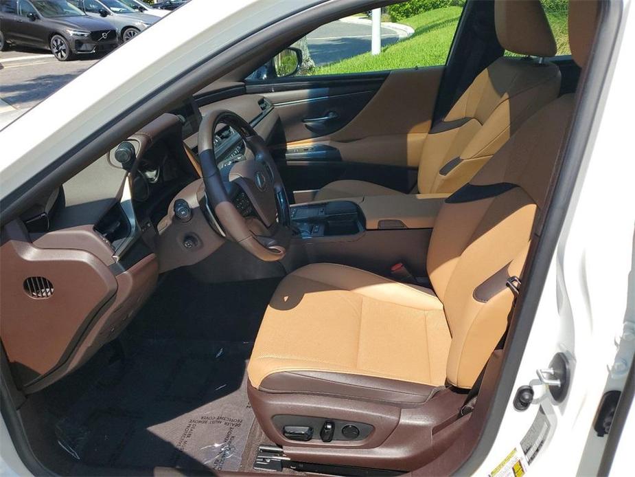 used 2021 Lexus ES 300h car, priced at $31,000