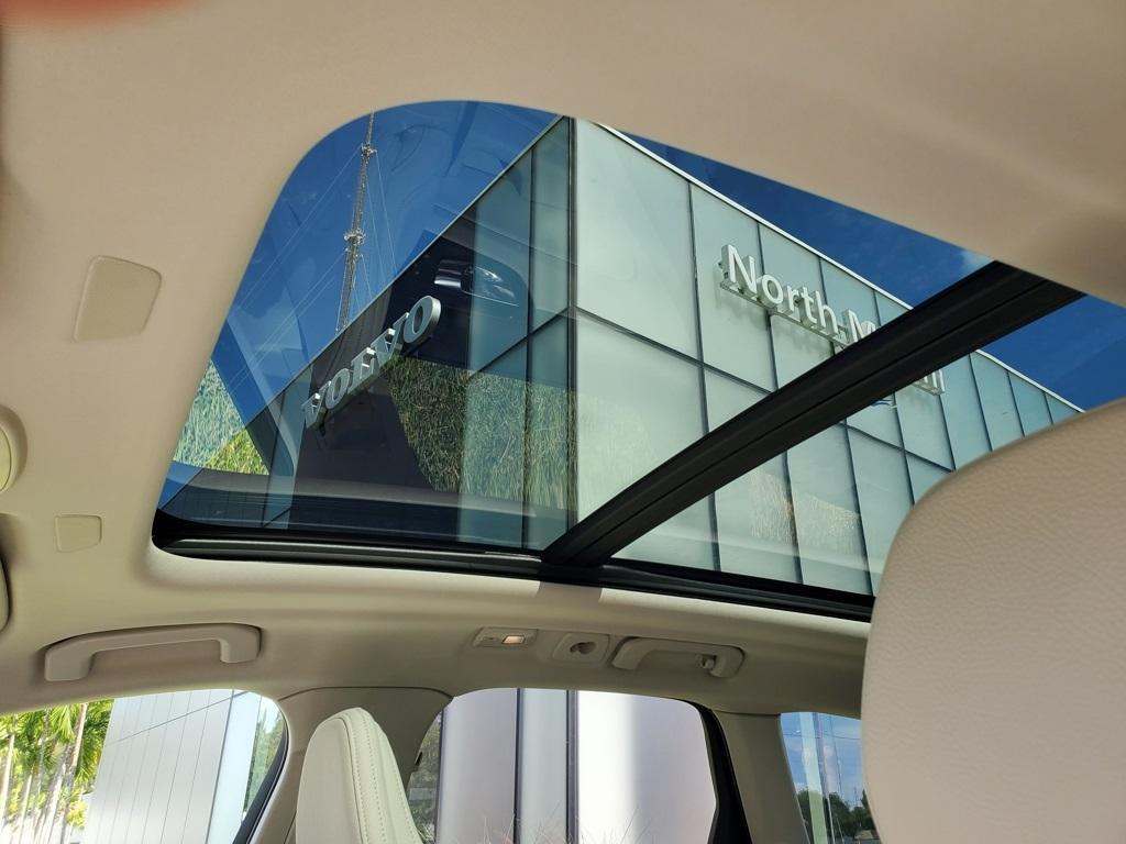 new 2025 Volvo XC60 car, priced at $55,360