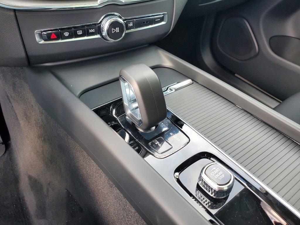 new 2025 Volvo XC60 car, priced at $53,175