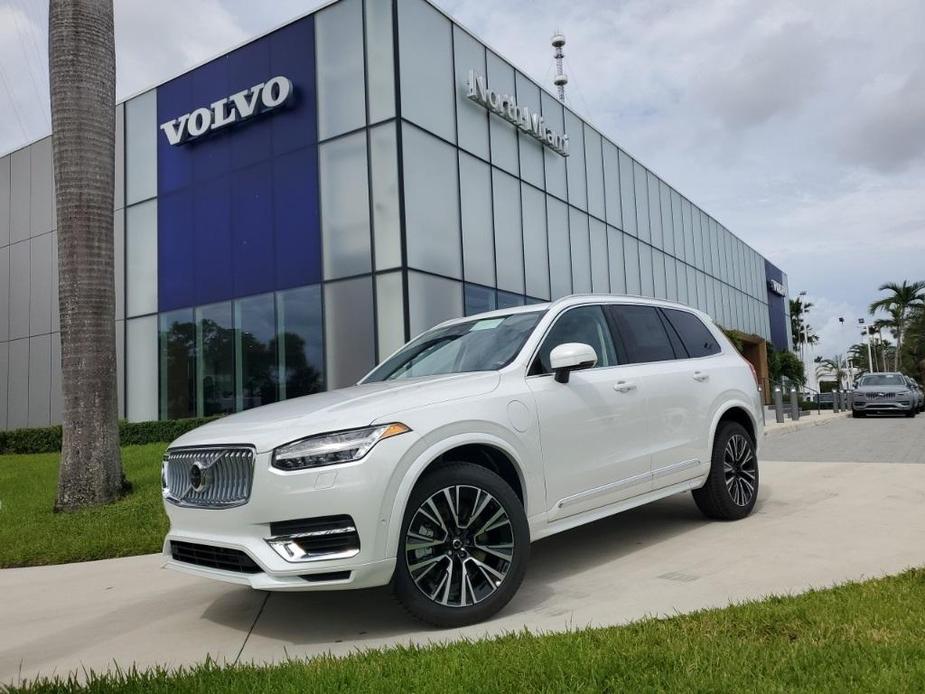 new 2025 Volvo XC90 Plug-In Hybrid car