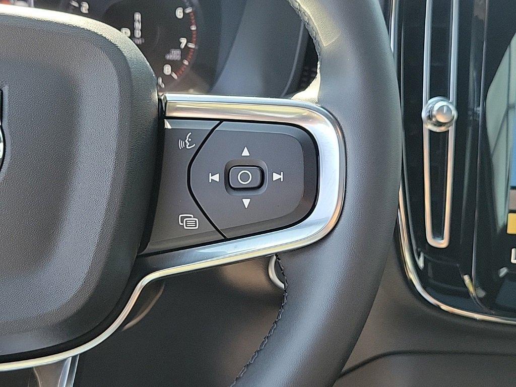 used 2022 Volvo XC40 car, priced at $24,500