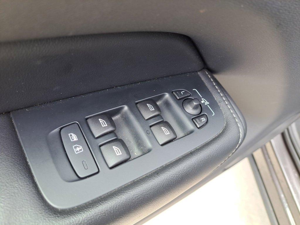 used 2022 Volvo XC60 car, priced at $29,350