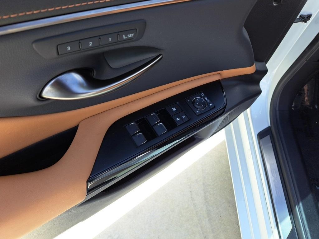 used 2023 Lexus ES 350 car, priced at $33,750