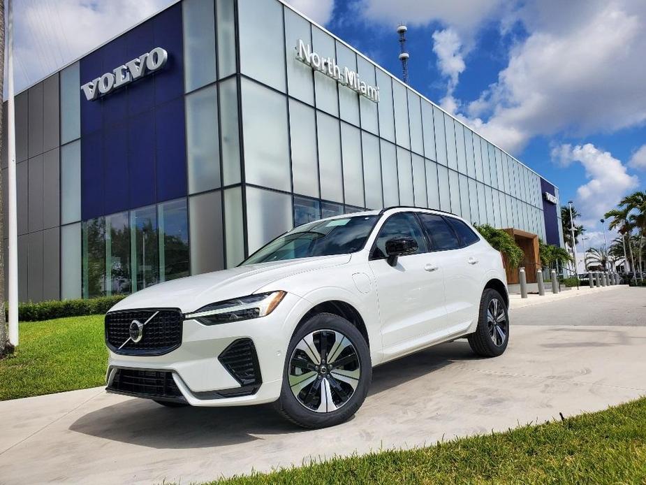 new 2025 Volvo XC60 Plug-In Hybrid car