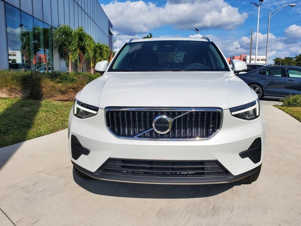 new 2025 Volvo XC40 car