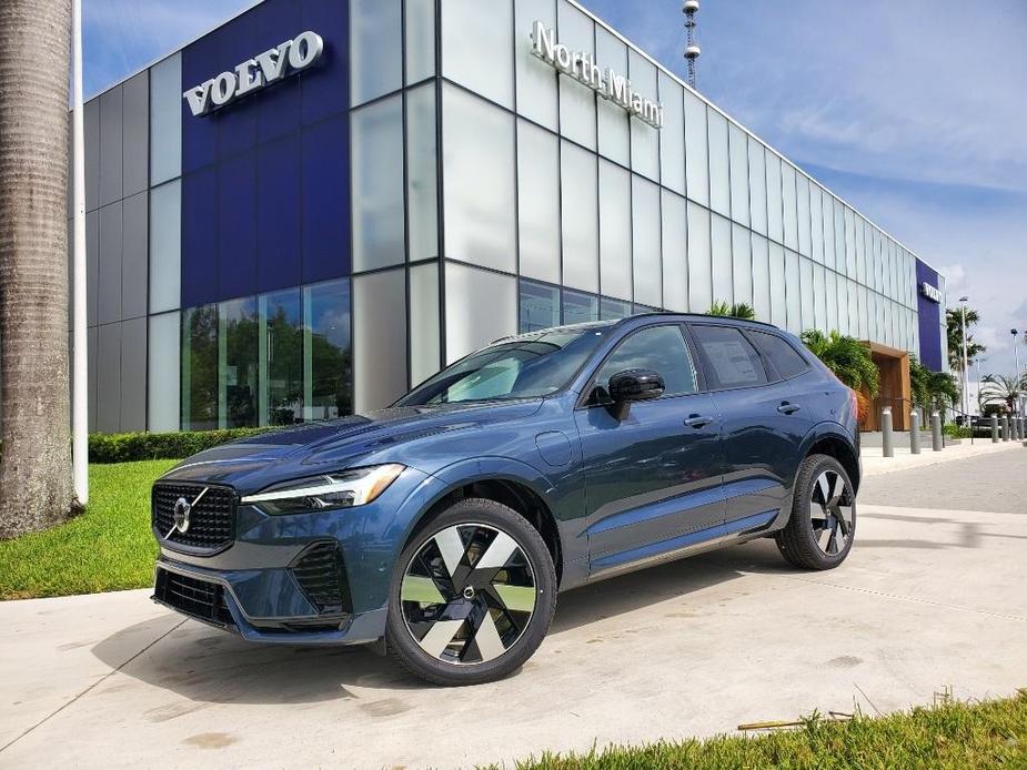 new 2025 Volvo XC60 Plug-In Hybrid car