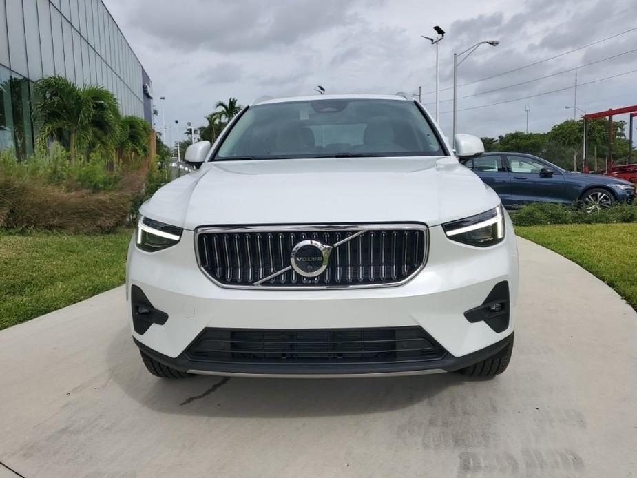 new 2025 Volvo XC40 car