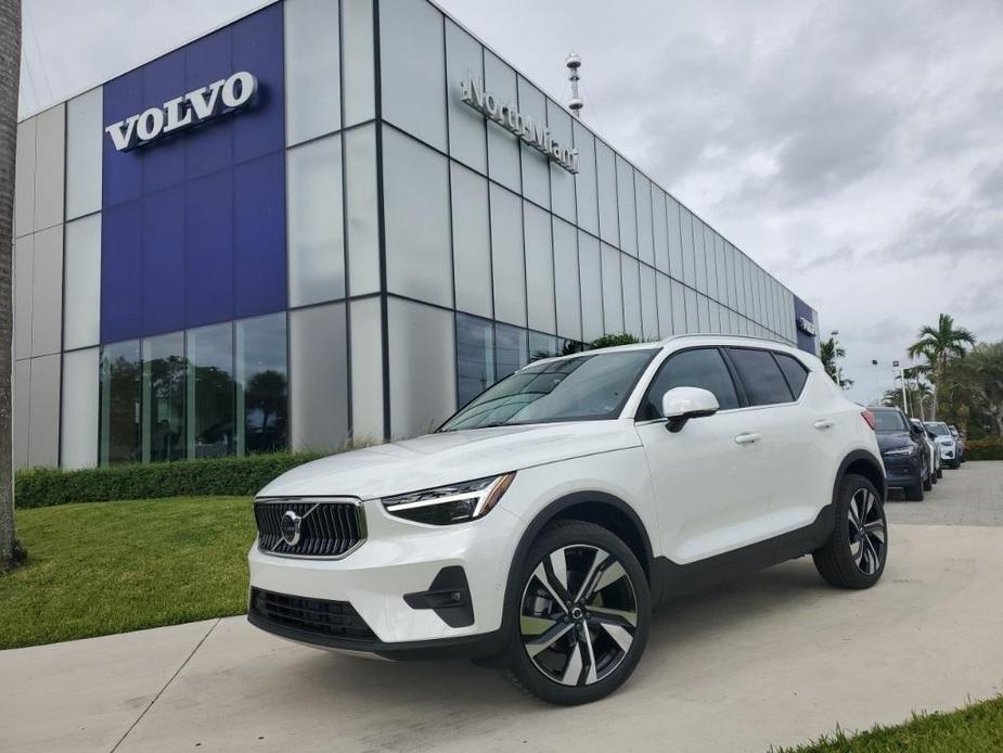 new 2025 Volvo XC40 car