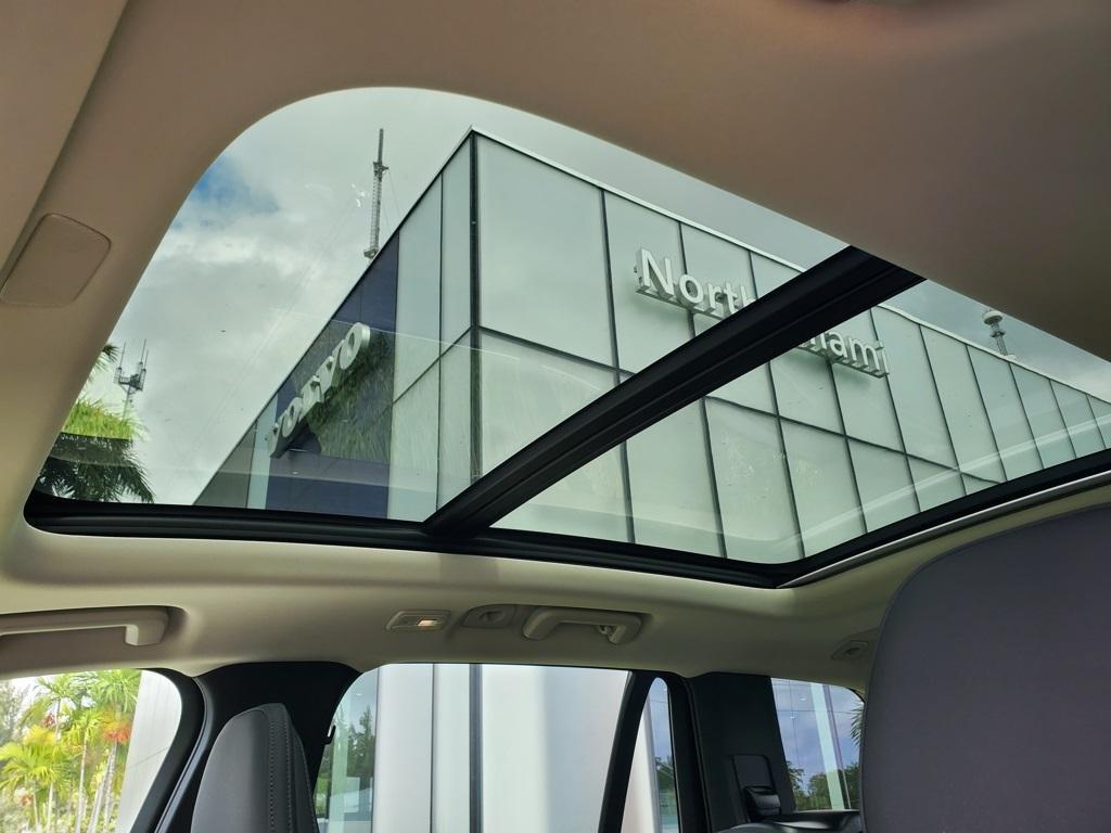new 2025 Volvo XC90 car