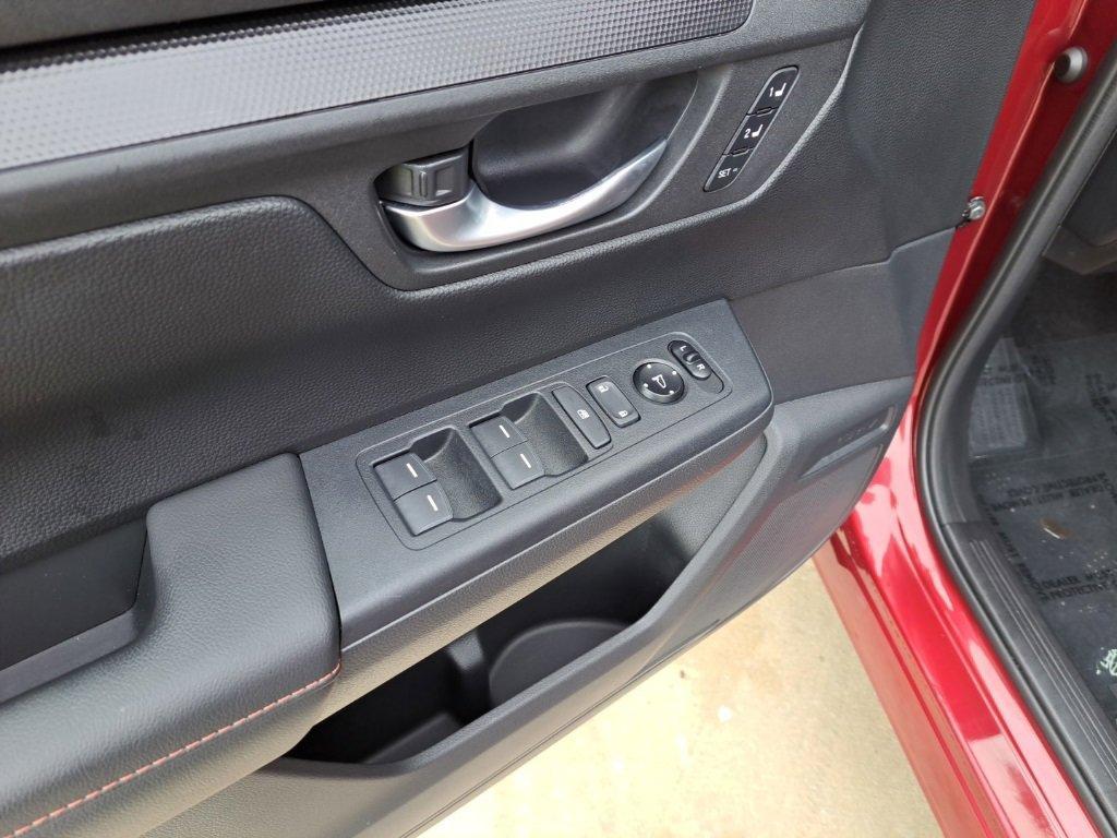 used 2025 Honda CR-V Hybrid car, priced at $32,750