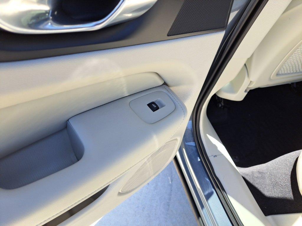 used 2022 Volvo XC60 car, priced at $31,495