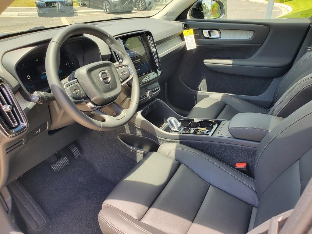 new 2025 Volvo XC40 car, priced at $50,595