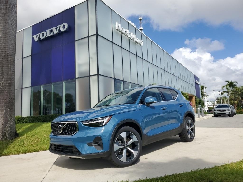 new 2025 Volvo XC40 car