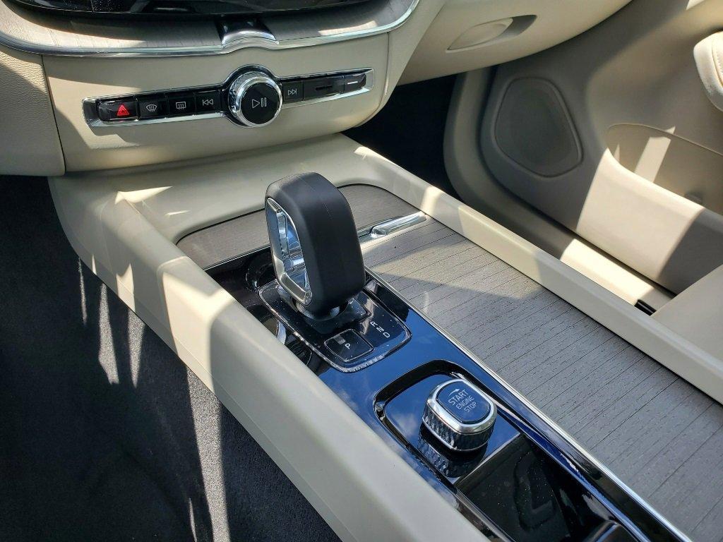new 2025 Volvo XC60 car, priced at $54,385