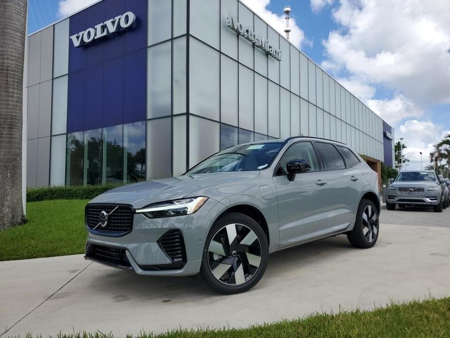 new 2025 Volvo XC60 Plug-In Hybrid car