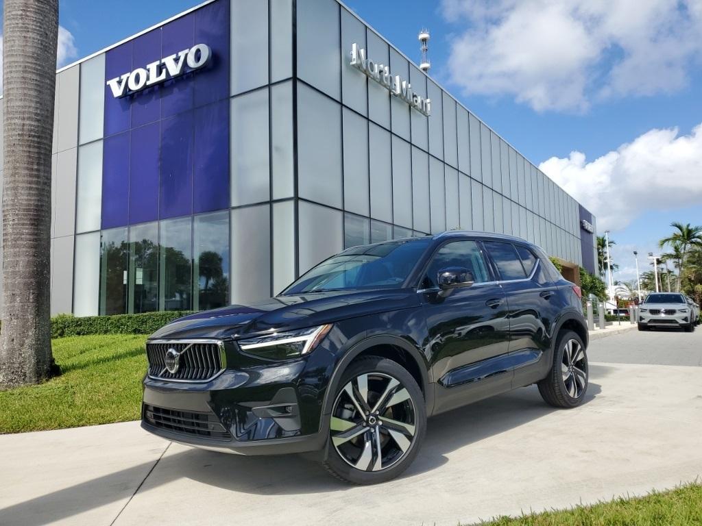 new 2025 Volvo XC40 car