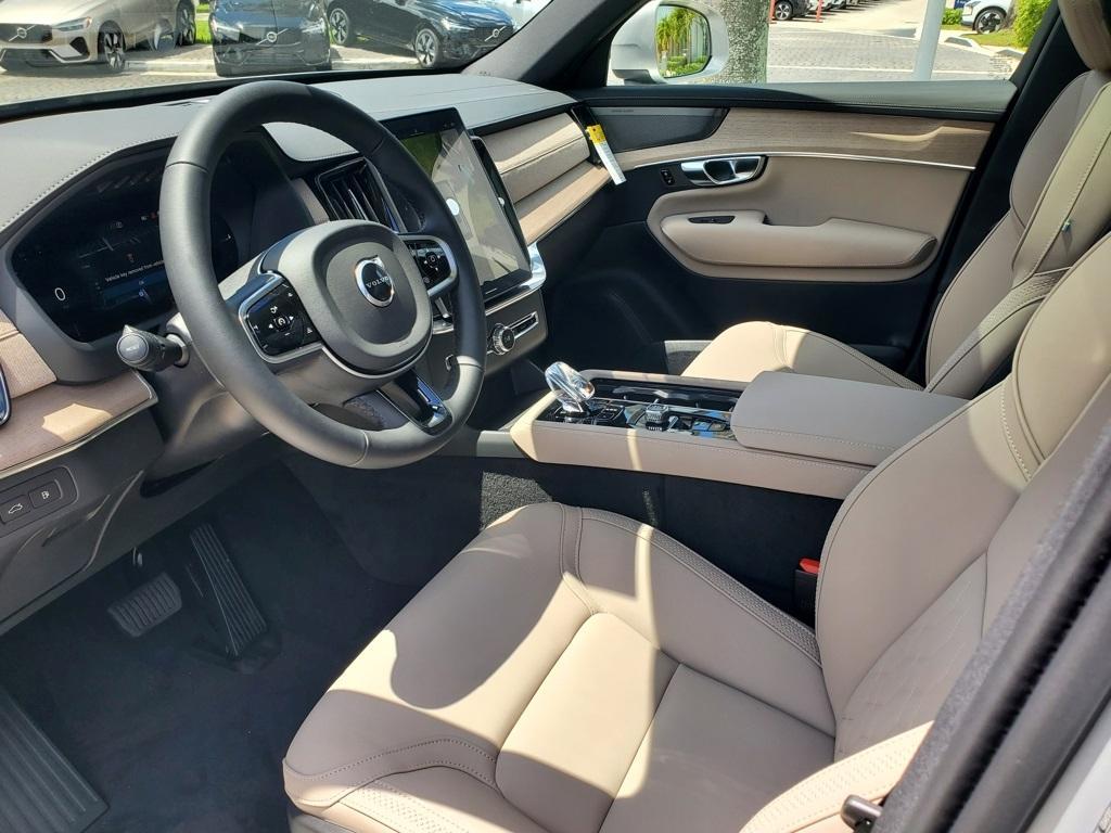 new 2025 Volvo XC90 Plug-In Hybrid car