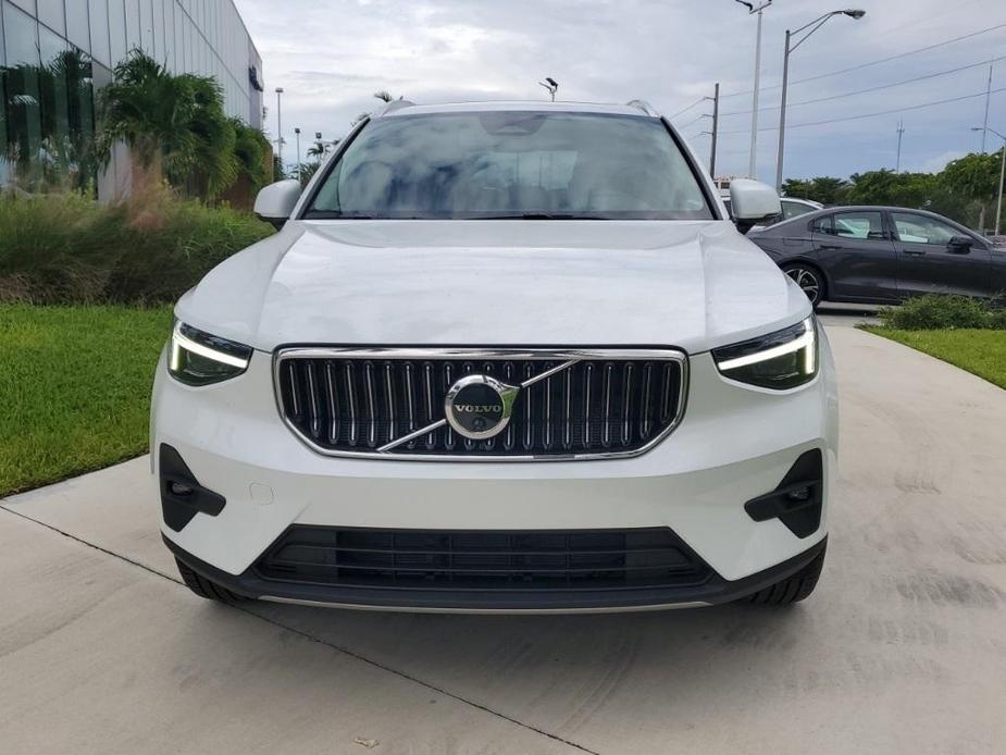 new 2025 Volvo XC40 car