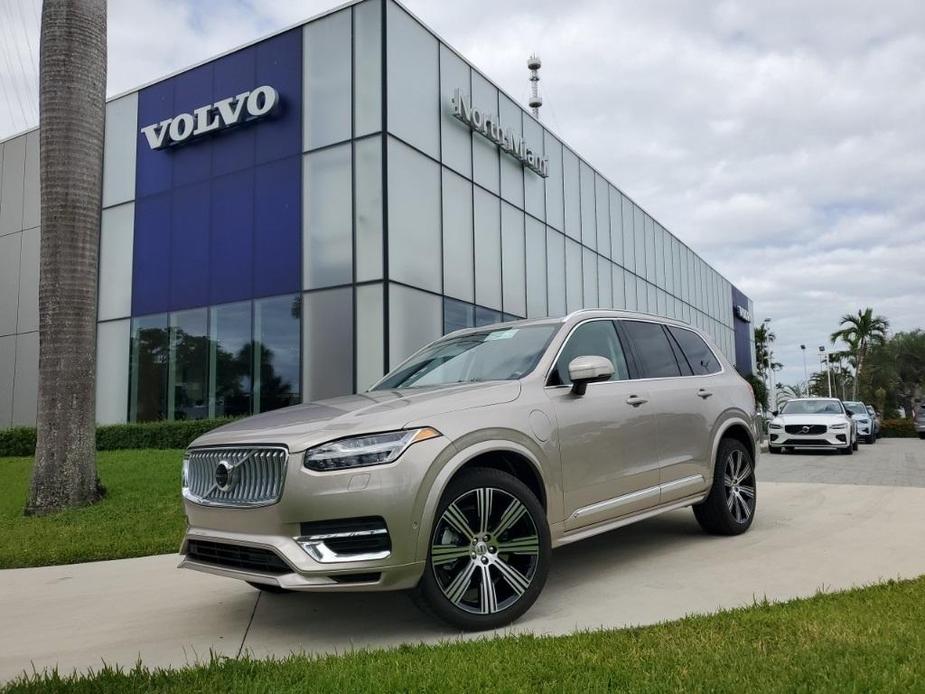 new 2025 Volvo XC90 Plug-In Hybrid car