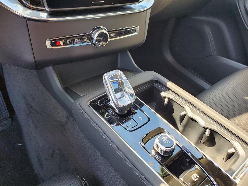 new 2025 Volvo XC90 Plug-In Hybrid car