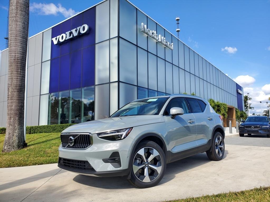 new 2025 Volvo XC40 car