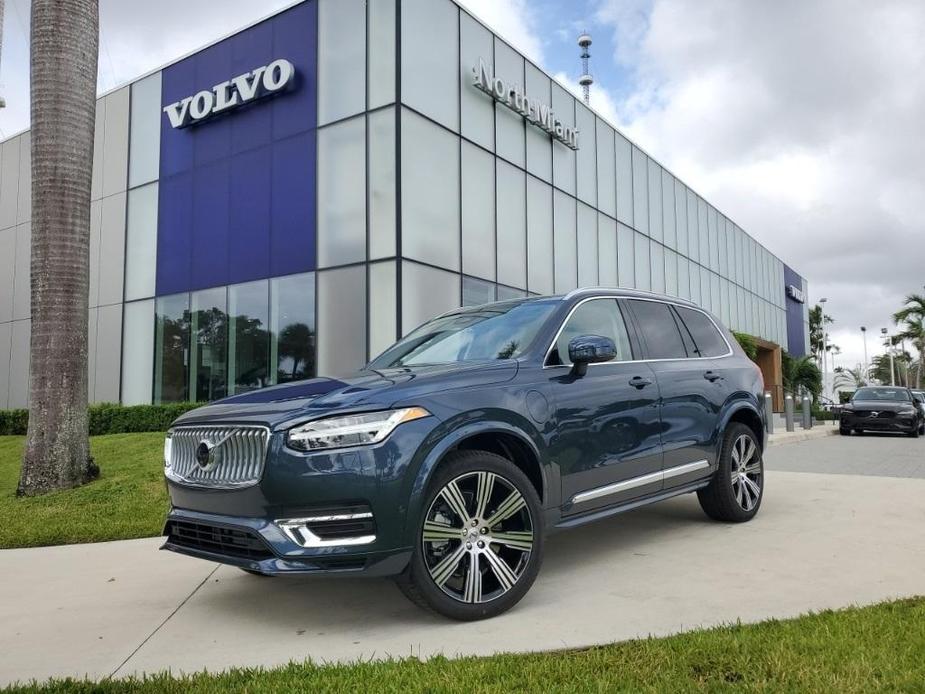 new 2025 Volvo XC90 Plug-In Hybrid car