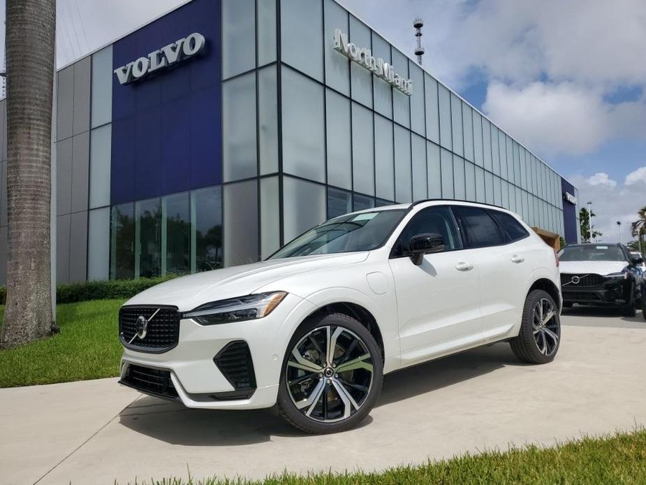 new 2025 Volvo XC60 Plug-In Hybrid car