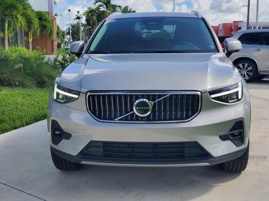 new 2025 Volvo XC40 car