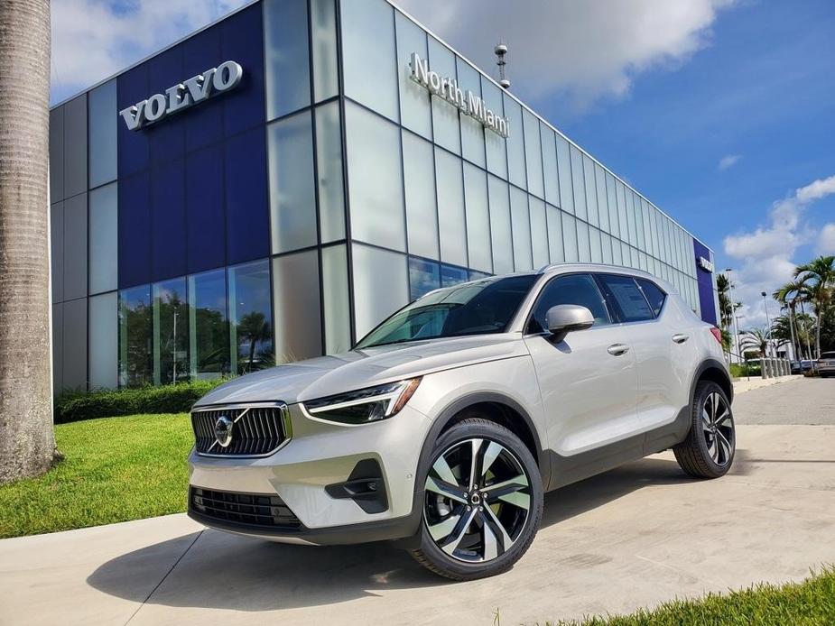 new 2025 Volvo XC40 car