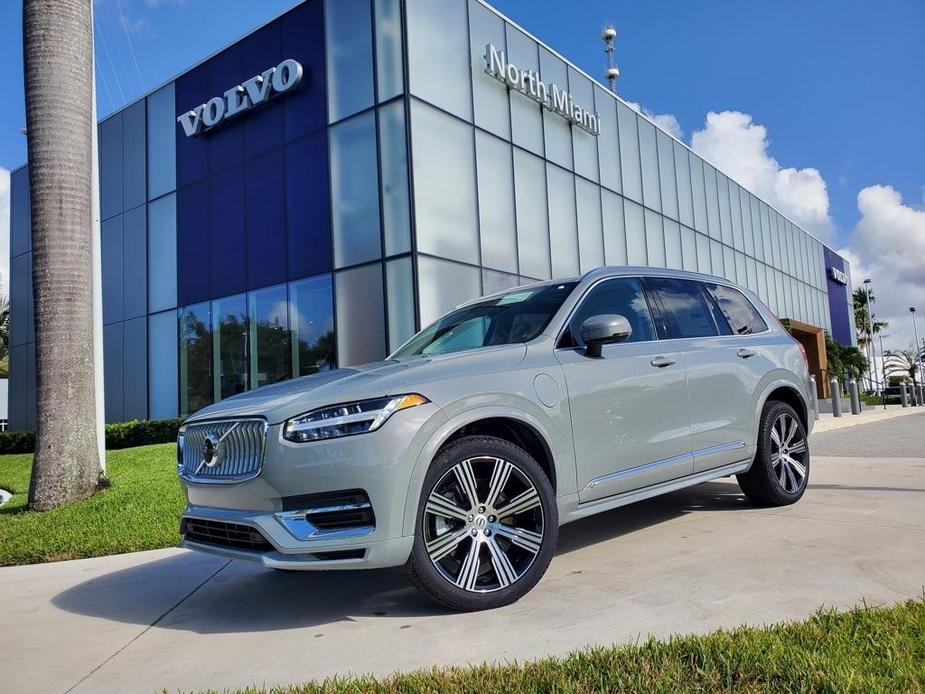 new 2025 Volvo XC90 Plug-In Hybrid car