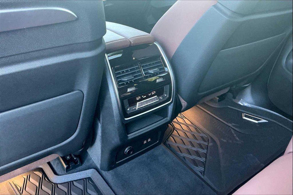 new 2026 BMW X7 car, priced at $118,740