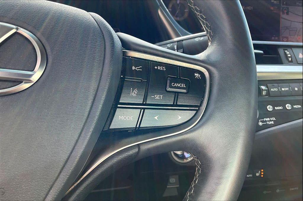 used 2021 Lexus ES 300h car, priced at $28,998