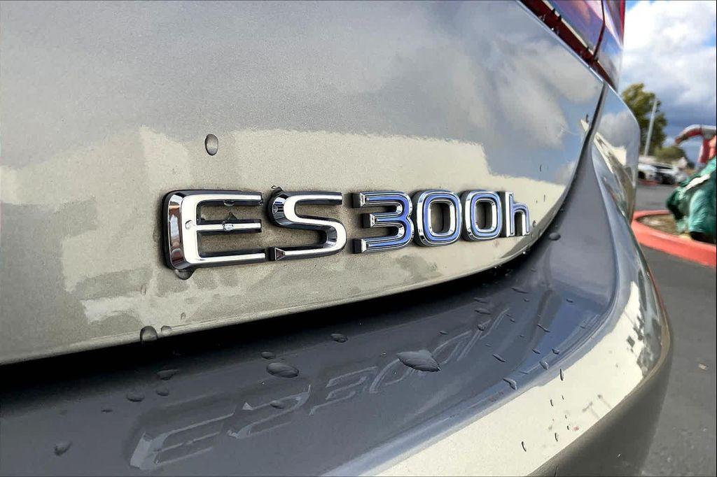 used 2021 Lexus ES 300h car, priced at $28,998