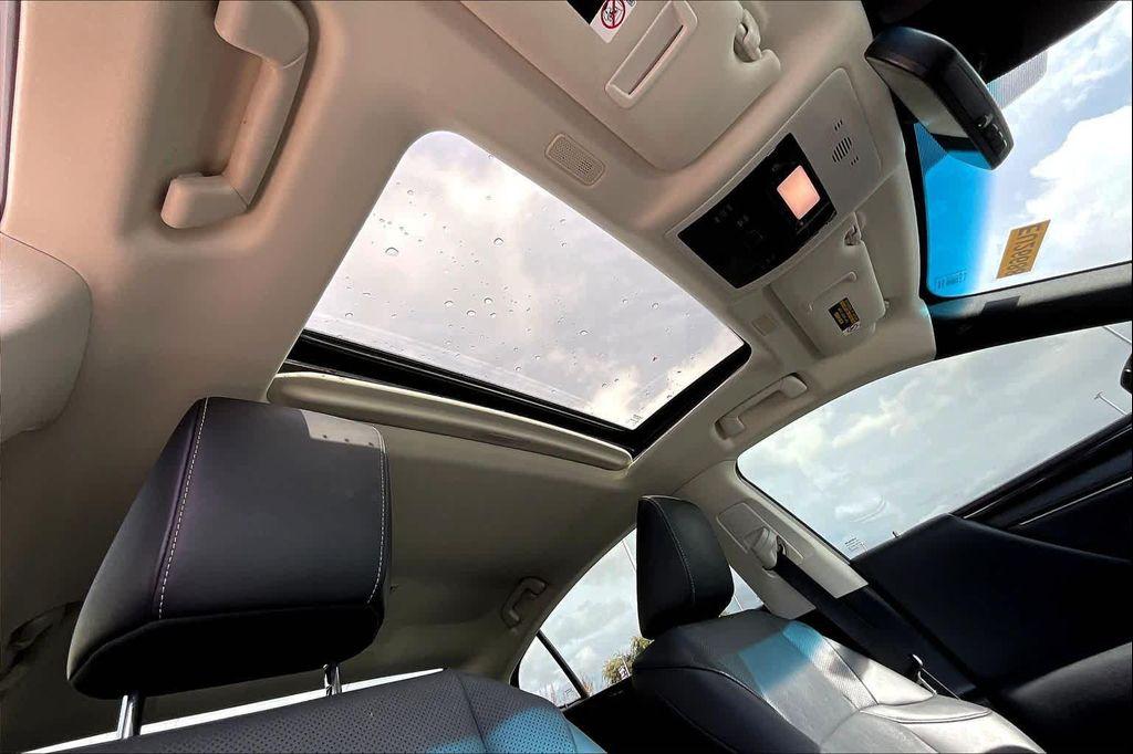 used 2021 Lexus ES 300h car, priced at $28,998