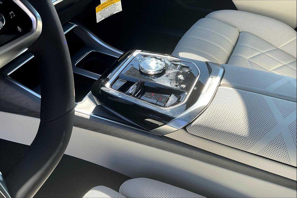 new 2025 BMW 760 car, priced at $129,625
