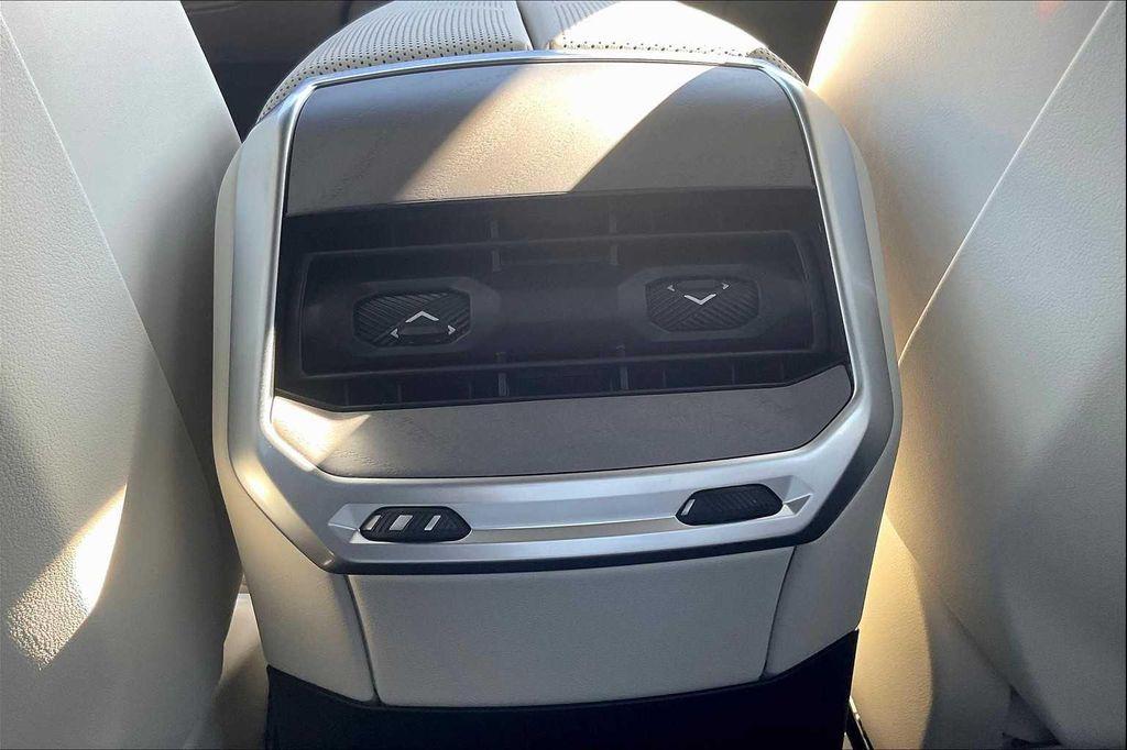 new 2025 BMW 760 car, priced at $129,625