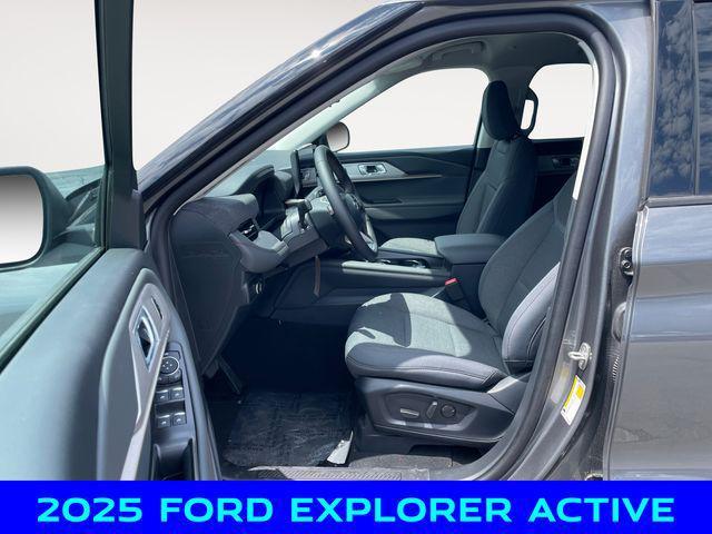 new 2025 Ford Explorer car, priced at $41,500