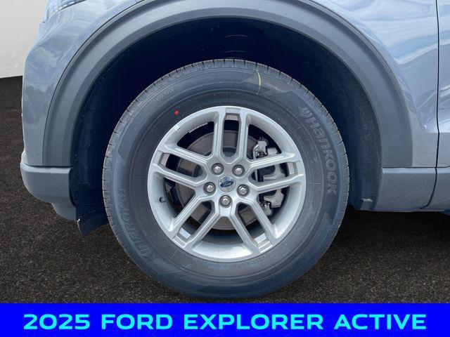 new 2025 Ford Explorer car, priced at $41,500