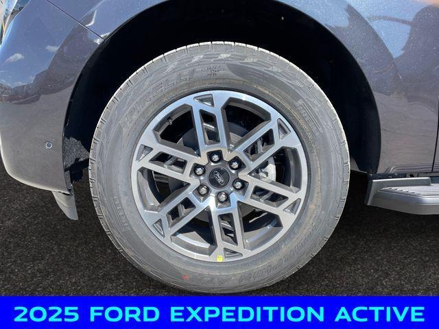 new 2025 Ford Expedition car, priced at $71,500