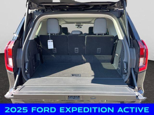 new 2025 Ford Expedition car, priced at $71,500