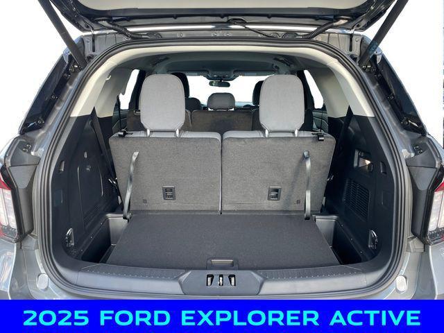 new 2025 Ford Explorer car, priced at $37,750