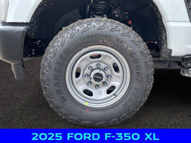 new 2025 Ford F-350 car, priced at $59,750