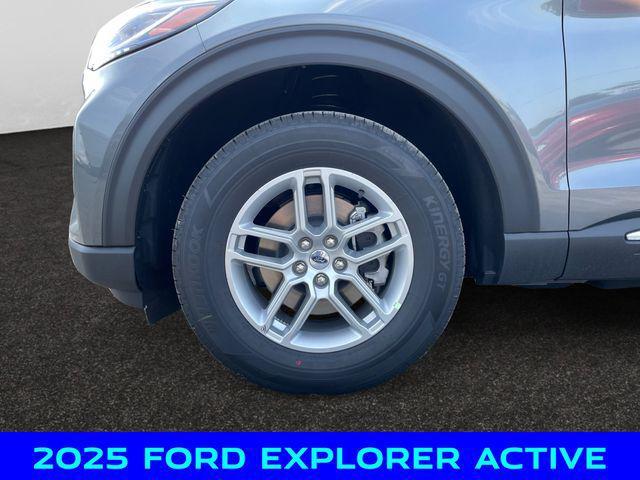 new 2025 Ford Explorer car, priced at $41,500