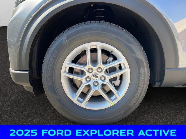 new 2025 Ford Explorer car, priced at $41,250