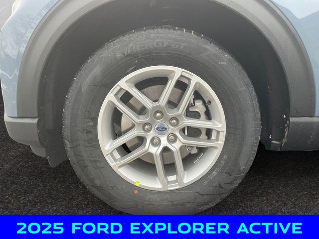 new 2025 Ford Explorer car, priced at $43,945