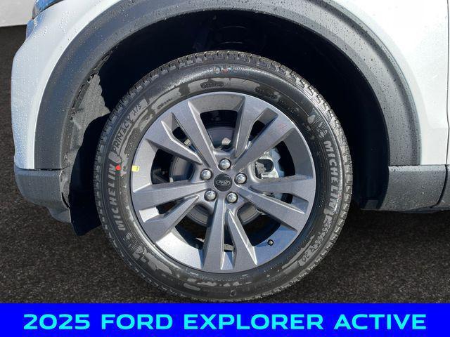 new 2025 Ford Explorer car, priced at $44,500