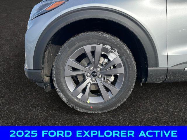 new 2025 Ford Explorer car, priced at $42,000